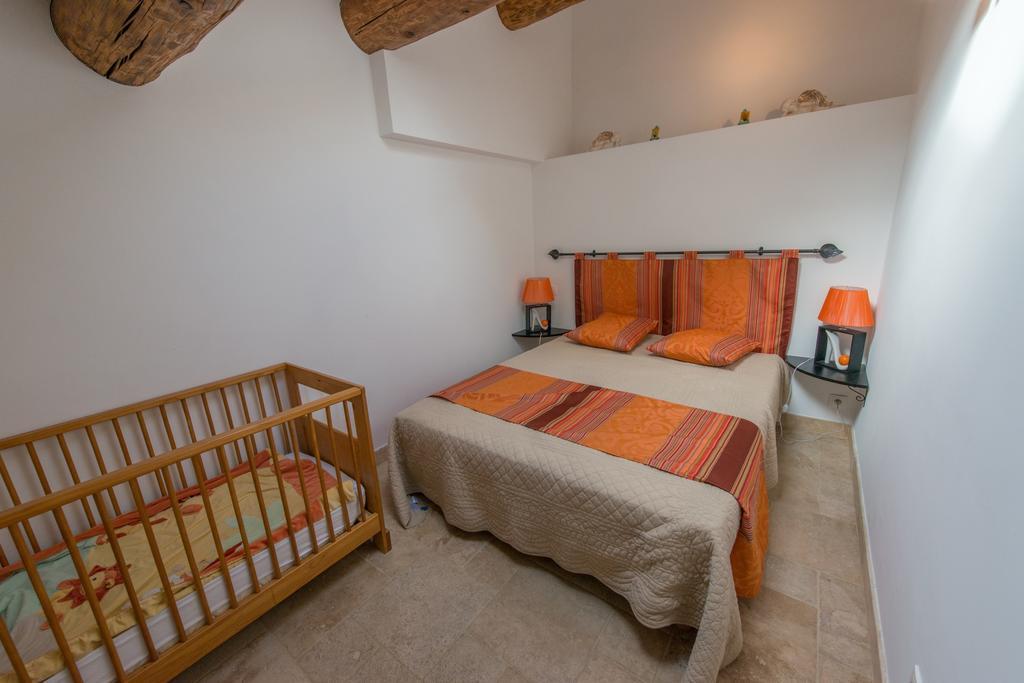 Hotel La Treille Et L'Impasse Ansouis Zimmer foto