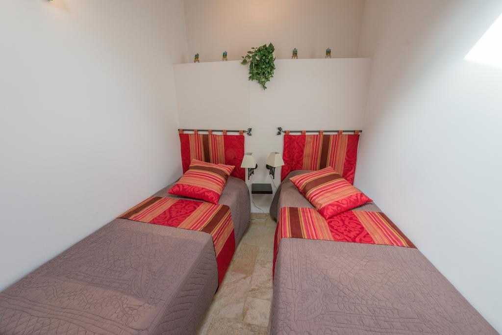 Hotel La Treille Et L'Impasse Ansouis Zimmer foto